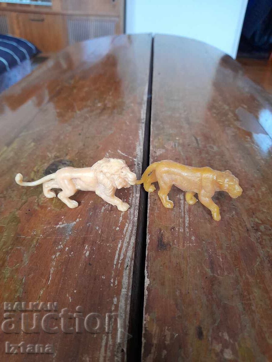 Стари фигурки Лъвове