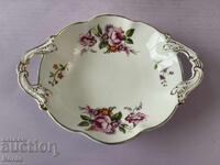 Ένα όμορφο πορσελάνινο πιατάκι