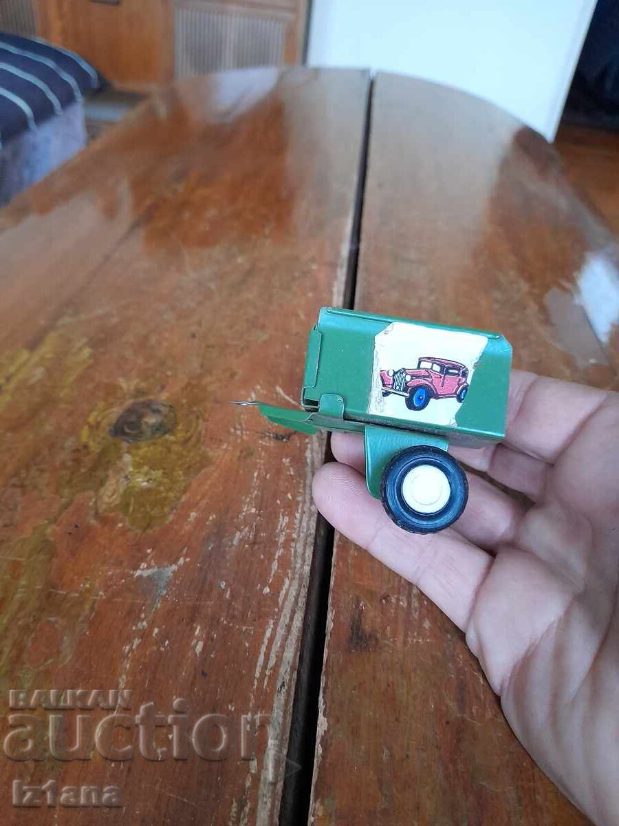 Старо ремарке за трактор с цена € 12.00 | 23.47 лв.