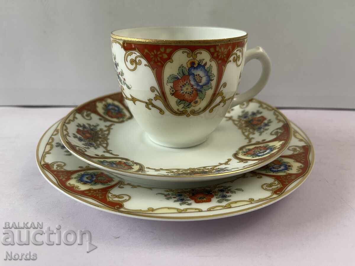 Ένα όμορφο τριπλό σετ τσαγιού