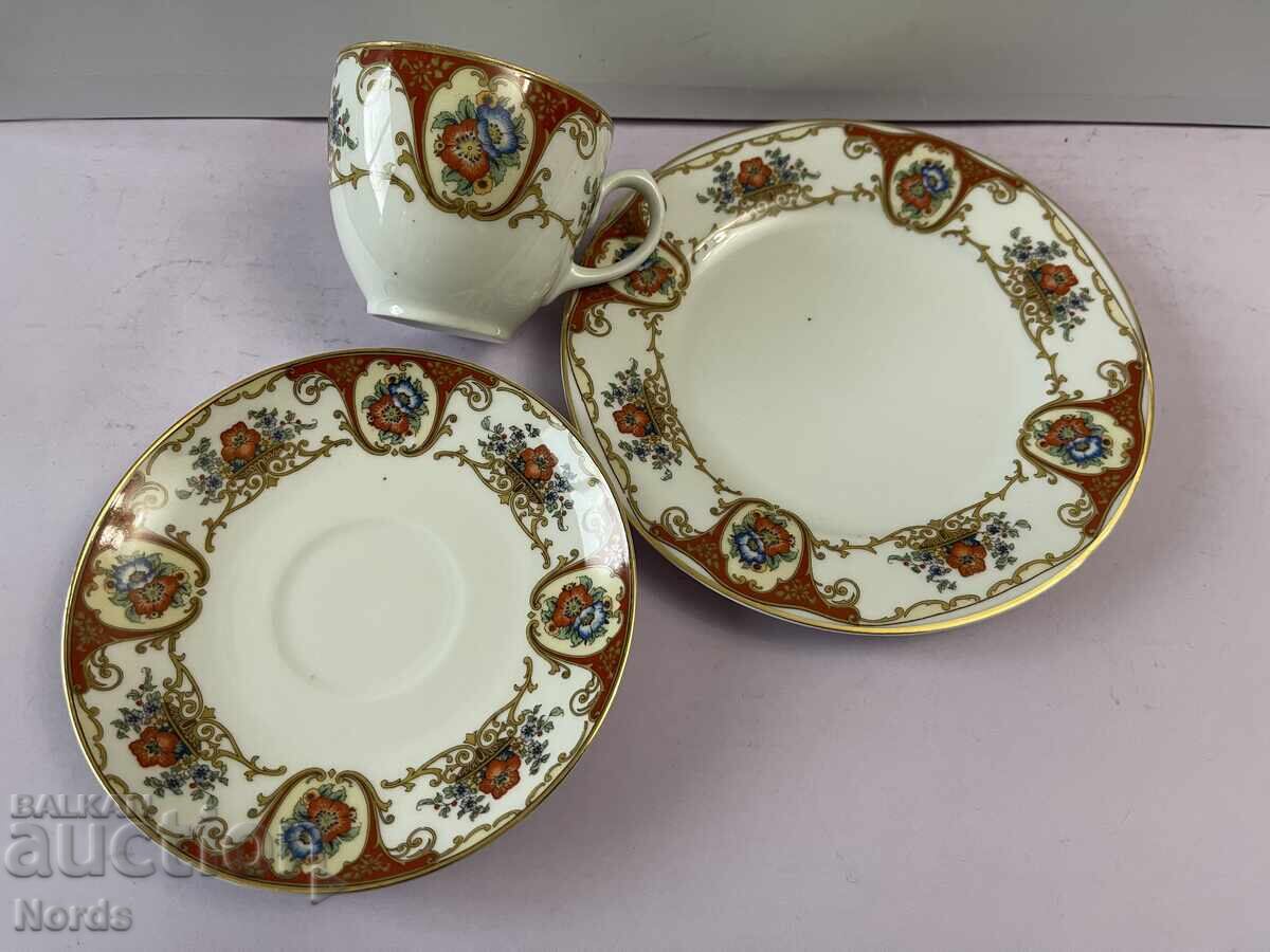 Δημοπρασία Ένα όμορφο τριπλό σετ τσαγιού