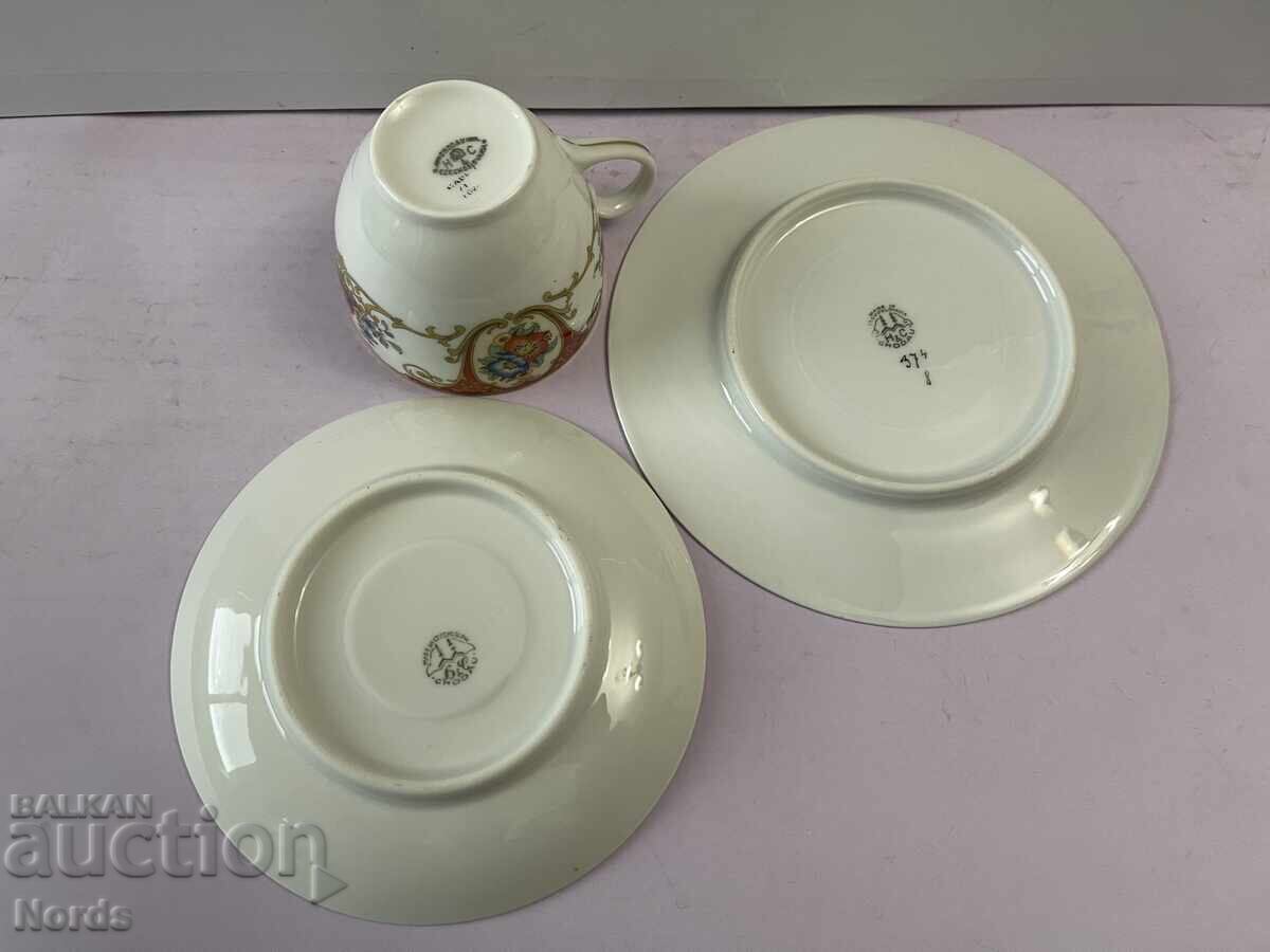 Παράδοση Ένα όμορφο τριπλό σετ τσαγιού