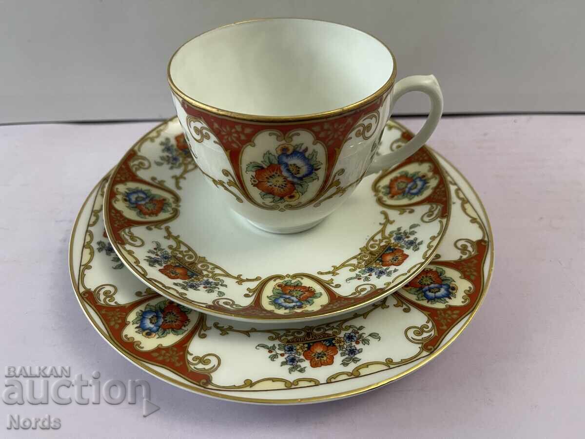 Ένα όμορφο τριπλό σετ τσαγιού