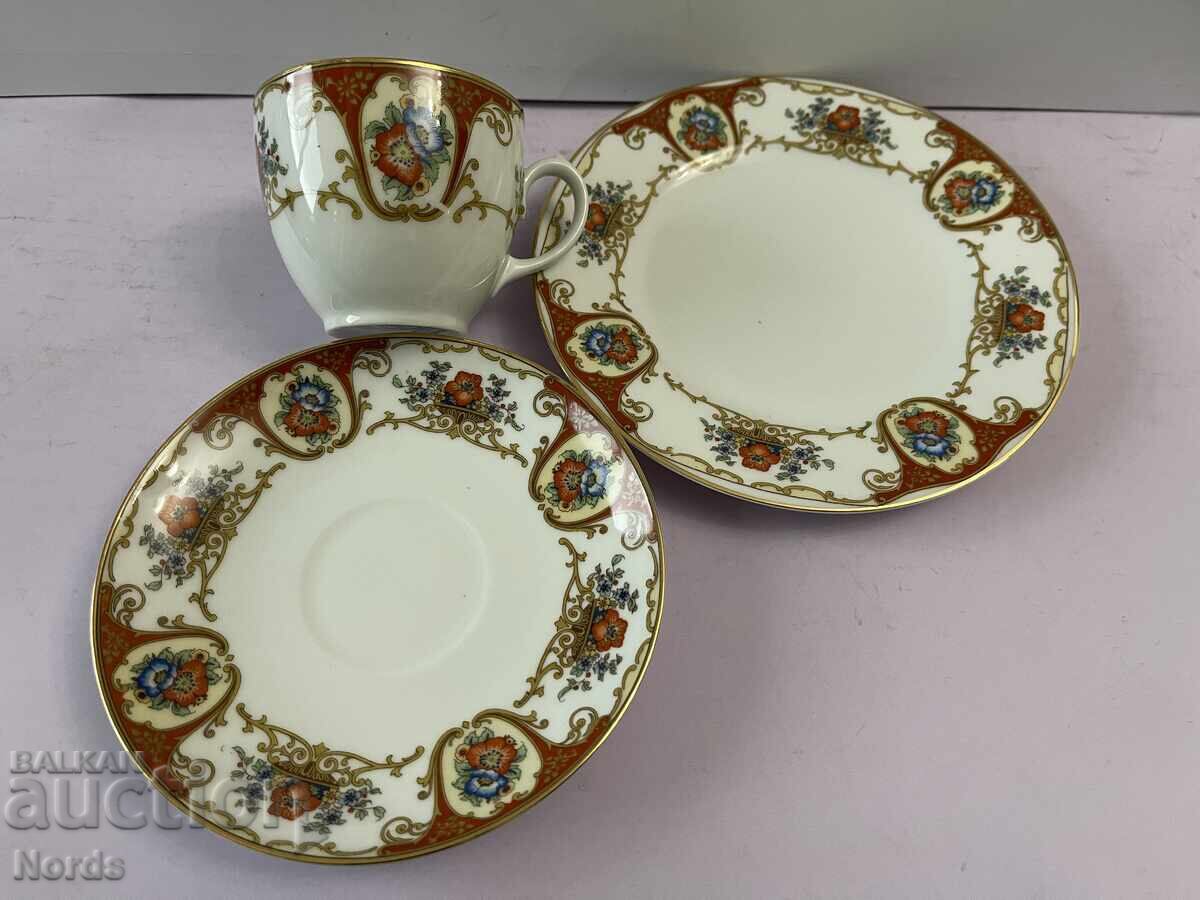 Delivery of A beautiful triple tea set