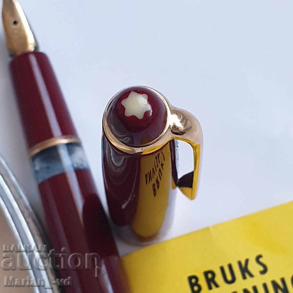 Auction  Montblanc 252 Fountain Pen in Burgundy with 585 Gold Nib