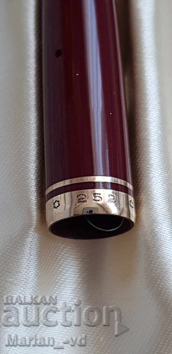 Montblanc 252 Fountain Pen in Burgundy with 585 Gold Nib - 7