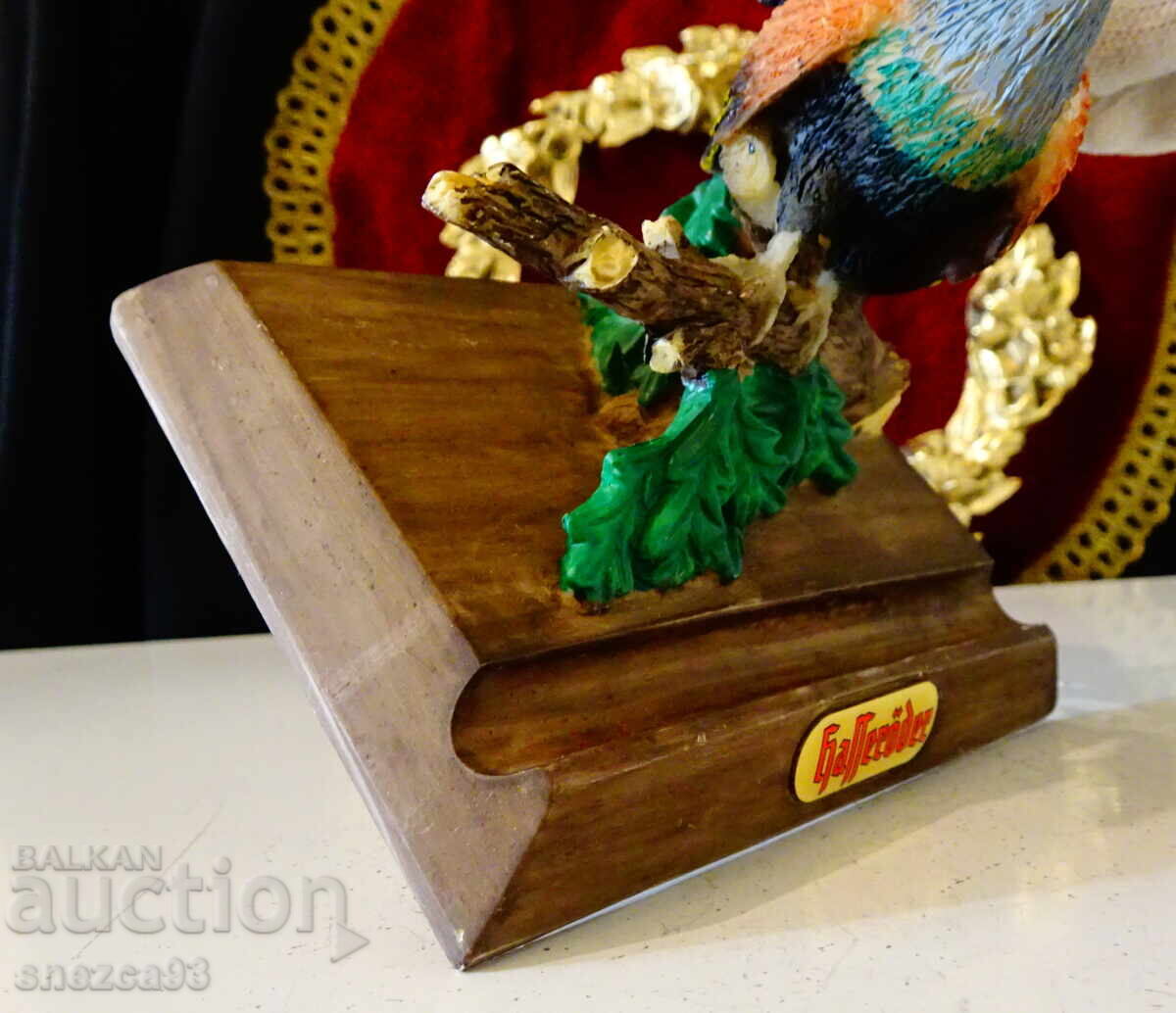 Порцеланова фигура Глухар,поставка за пура,лого на бира Hass с цена € 23.00 | 44.98 лв. Порцеланова фигура Глухар,поставка за пура,лого на бира Hass с цена € 23.00 | 44.98 лв.