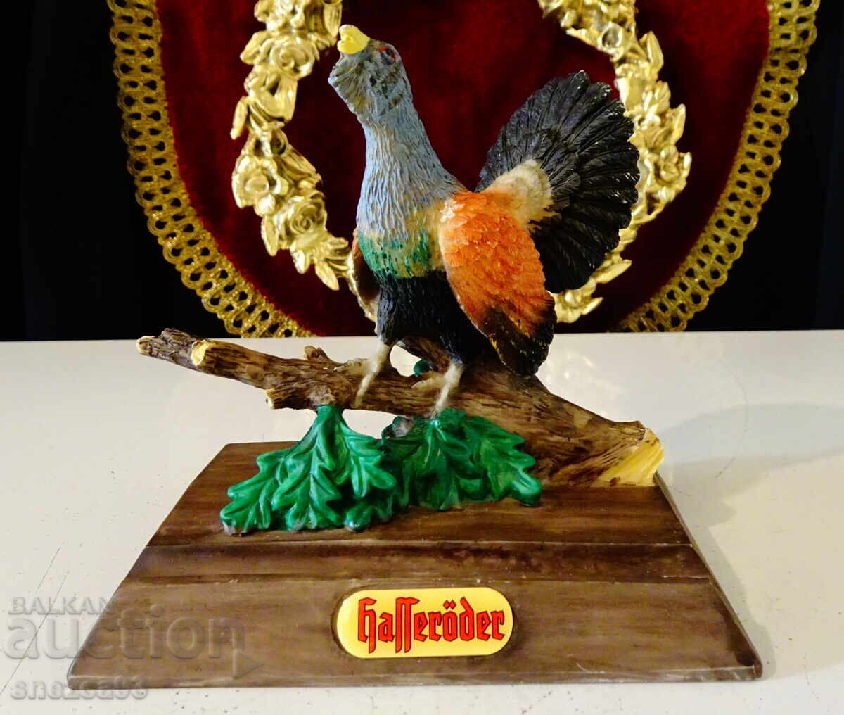 Порцеланова фигура Глухар,поставка за пура,лого на бира Hass Порцеланова фигура Глухар,поставка за пура,лого на бира Hass