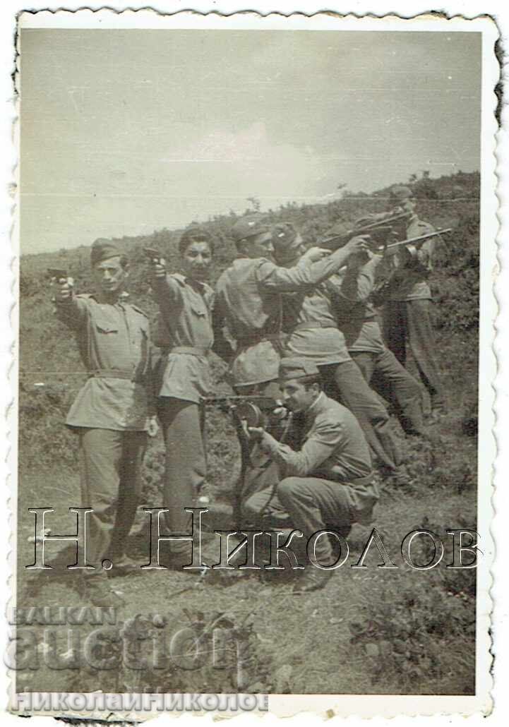 MICĂ POZĂ VECHE VIAȚĂ DE SOLDAT MILITAR E791