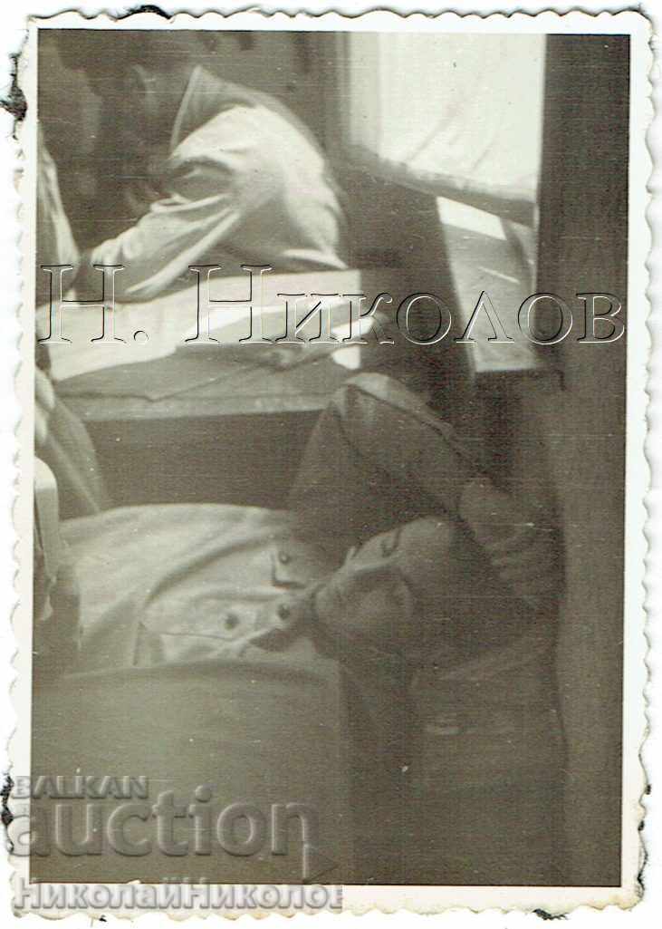 MICĂ POZĂ VECHE VIAȚĂ DE SOLDAT MILITAR E792