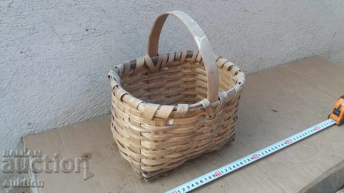 Аукцион СТАРА ПЛЕТЕНА ДЪРВЕНА КОШНИЦА