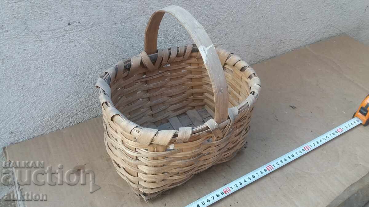 Доставка на СТАРА ПЛЕТЕНА ДЪРВЕНА КОШНИЦА