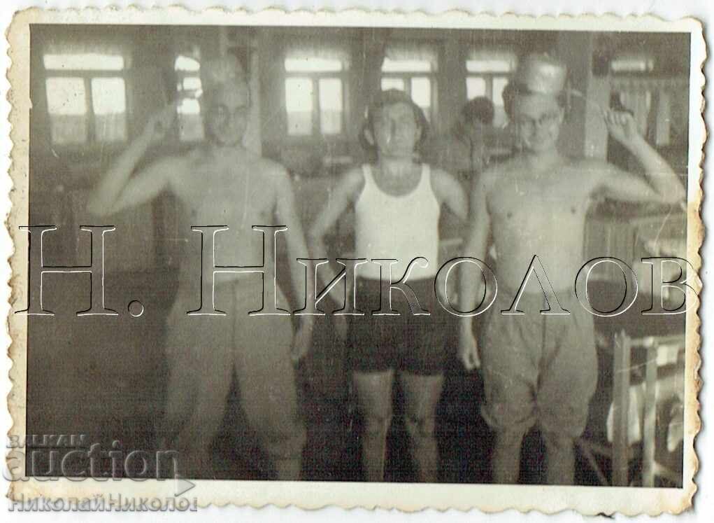 MICĂ POZĂ VECHE VIAȚĂ MILITARĂ DE SOLDAT E805