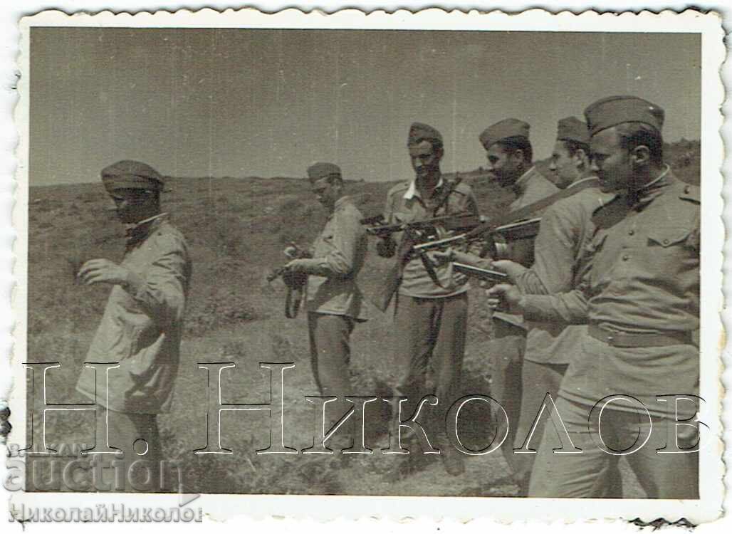 MICĂ POZĂ VECHE VIAȚA MILITARĂ DE SOLDAT E809