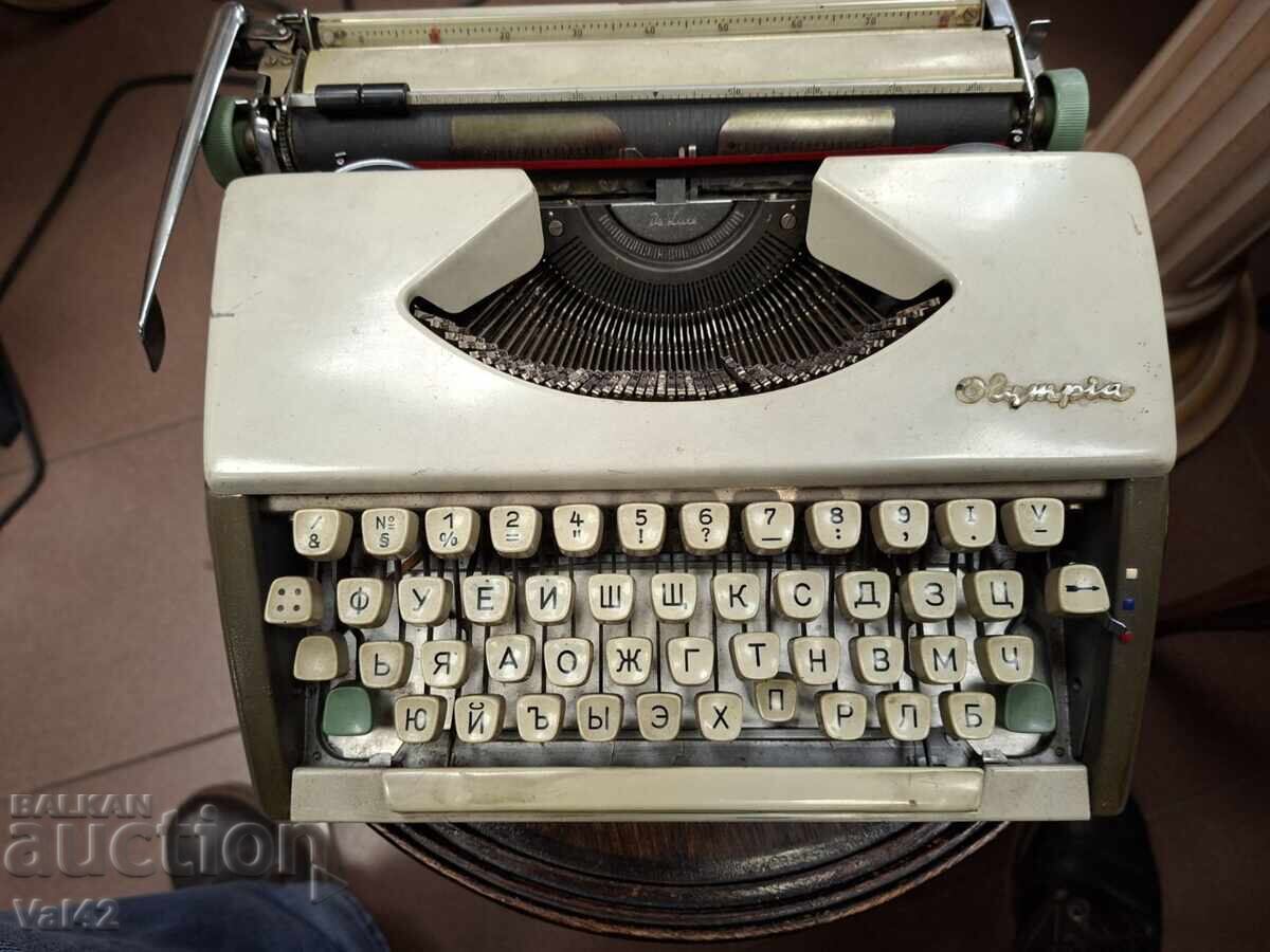 Mașină de scris Olympia, Germania de Vest cu preț € 0.01 | 0.02 BGN Mașină de scris Olympia, Germania de Vest cu preț € 0.01 | 0.02 BGN
