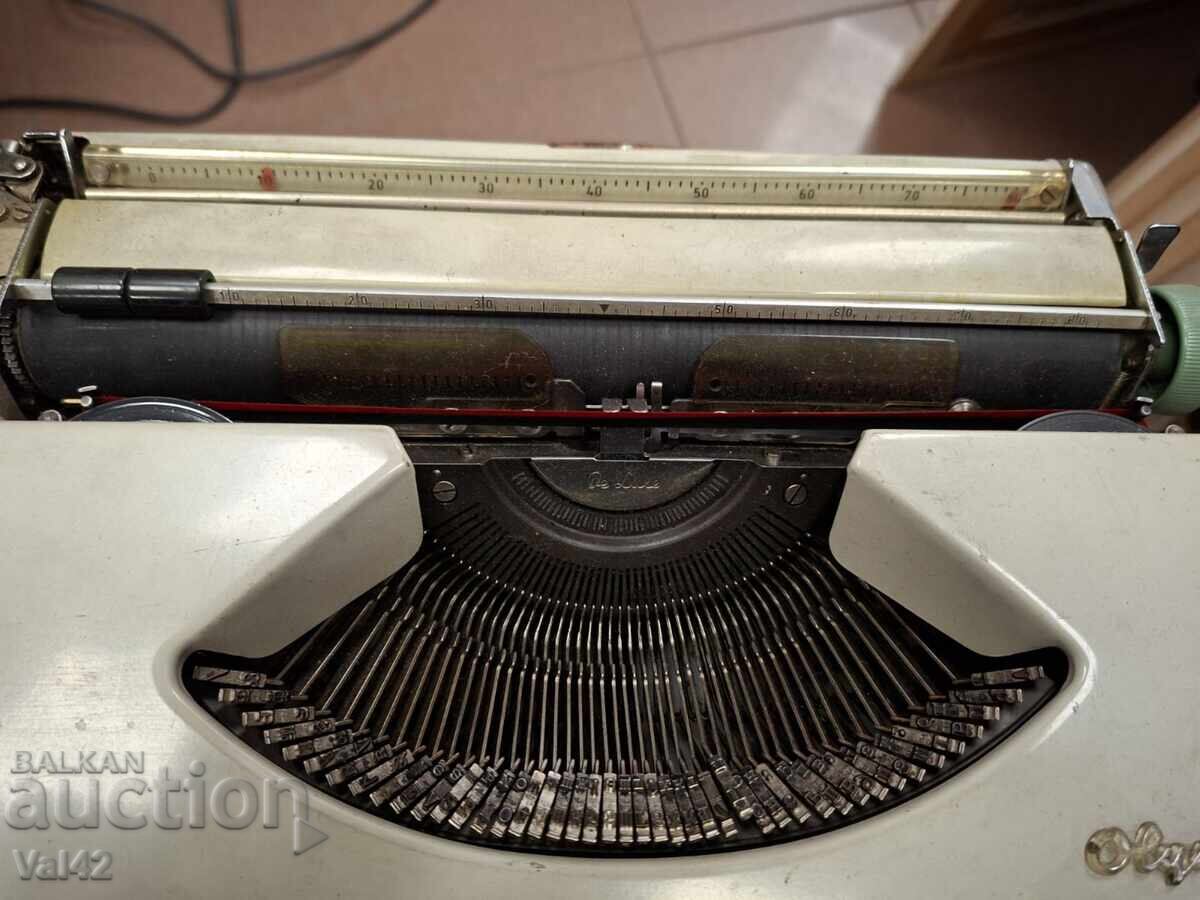 Livrarea Mașină de scris Olympia, Germania de Vest Livrarea Mașină de scris Olympia, Germania de Vest