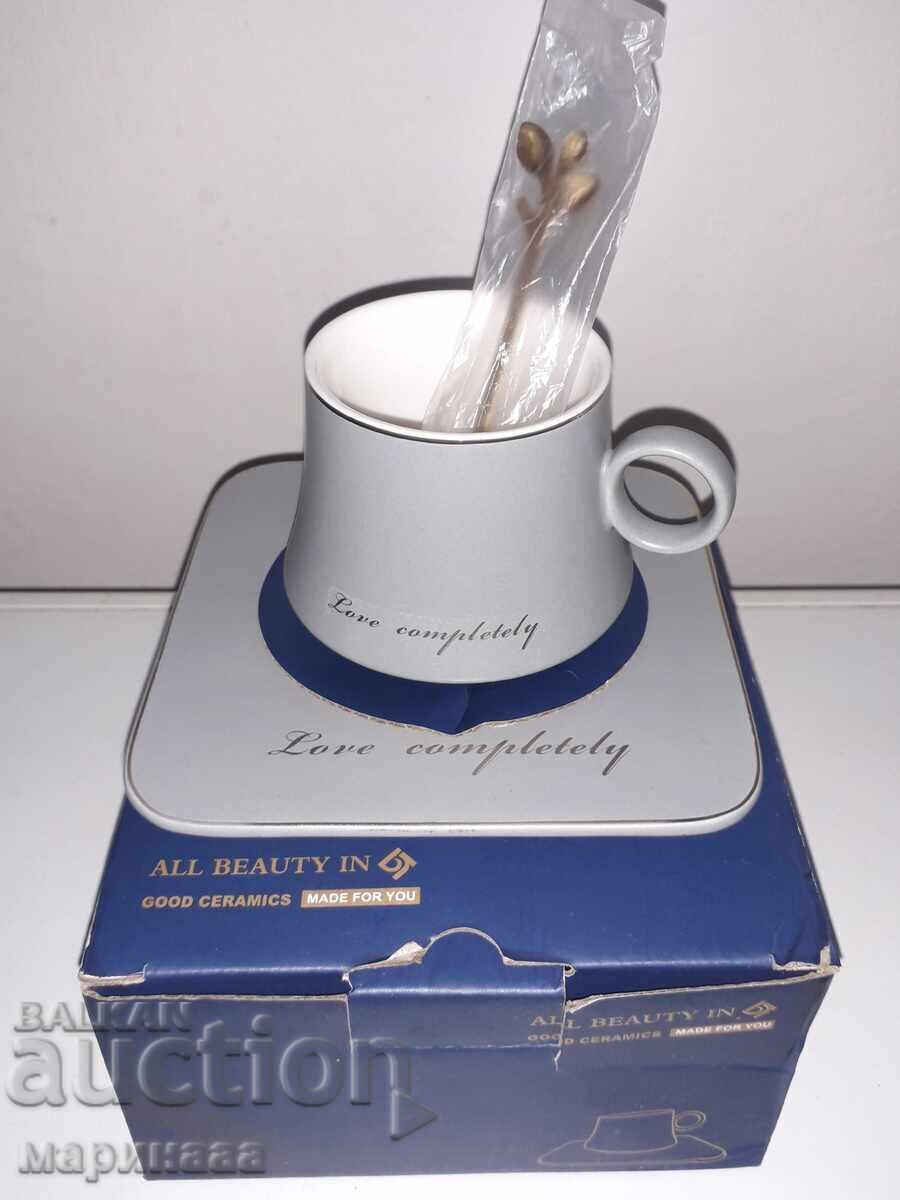 Доставка на КОМПЛЕКТ ЗА КАФЕ '' LOVE COMPLETELY''. ПОРЦЕЛАН