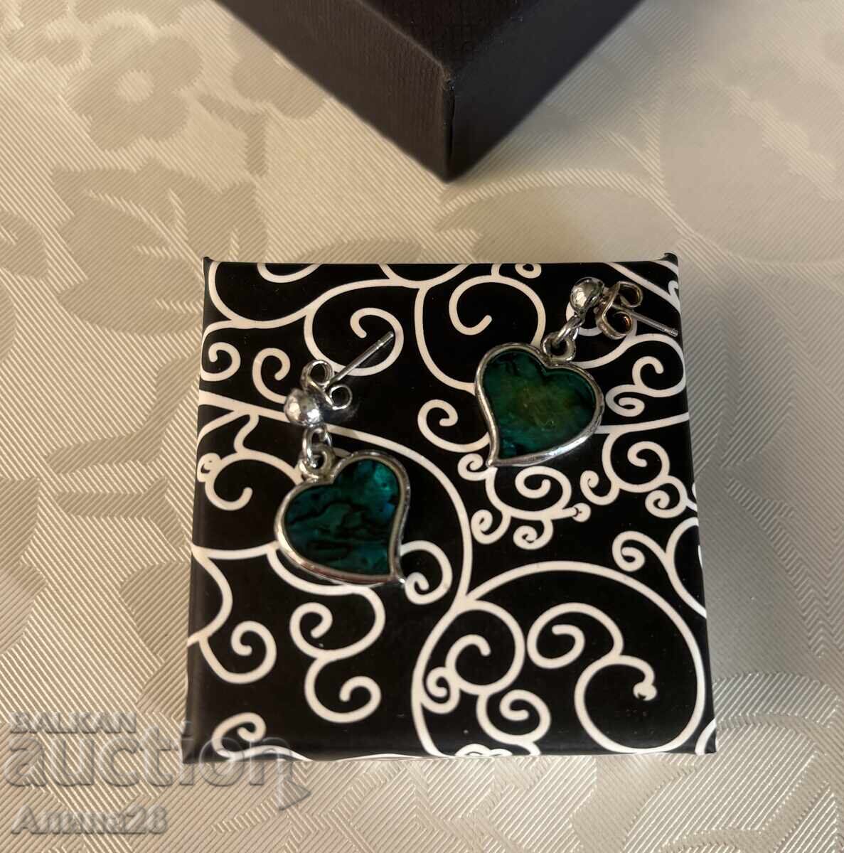 Σκουλαρίκια καρδιά με πέτρες στη μέση με τιμή € 10.00 | 19.56 BGN