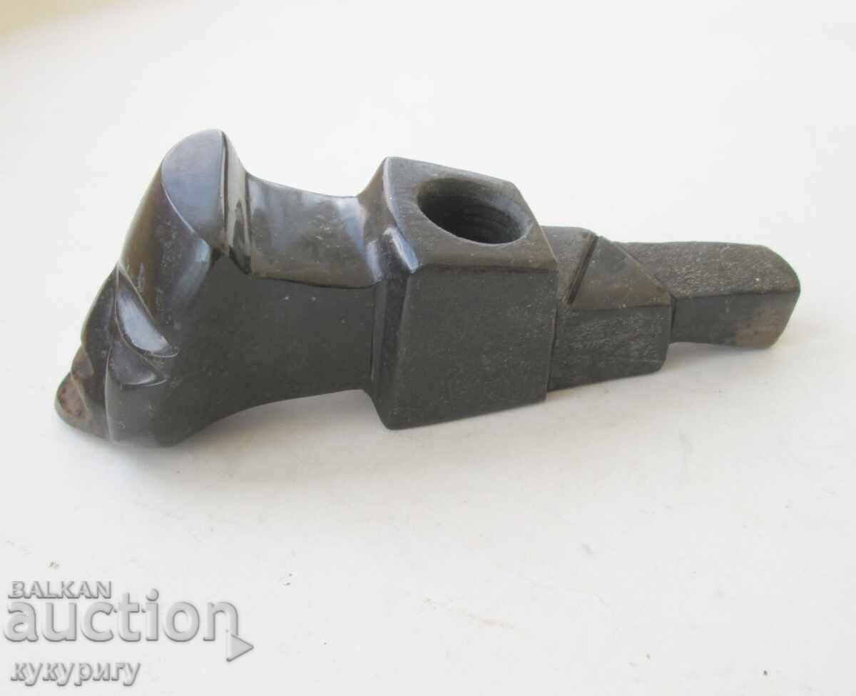 Стара каменна лула от махагонов обсидиан