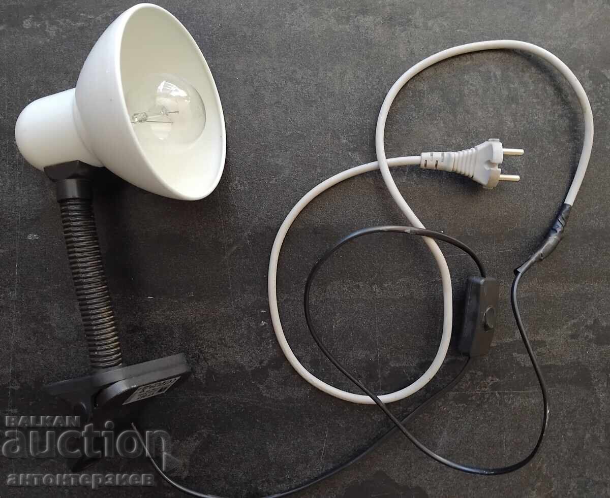 Настолна лампа с щипка и гъвкаво рамо с цена € 5.00 | 9.78 лв.