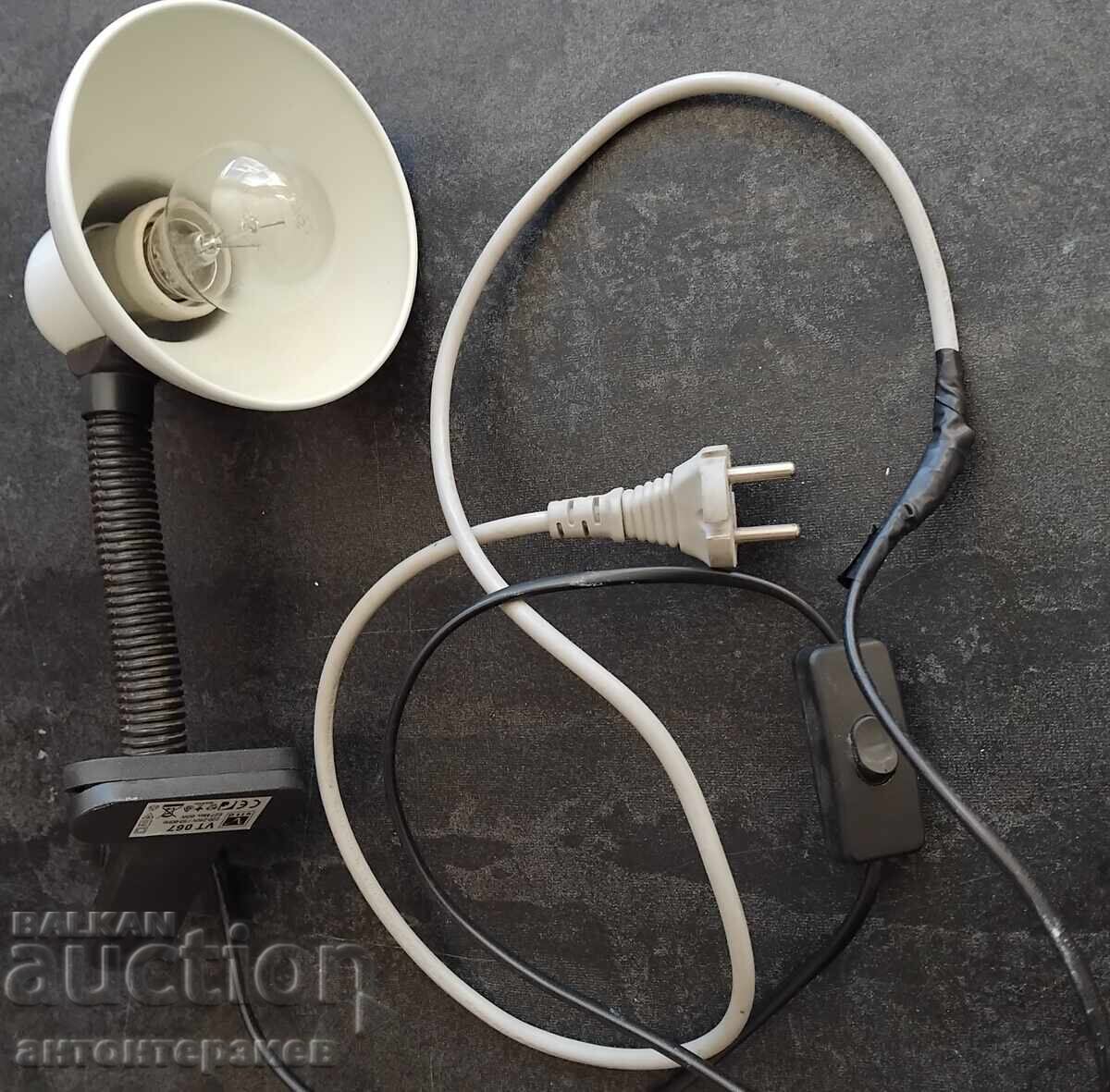 Настолна лампа с щипка и гъвкаво рамо