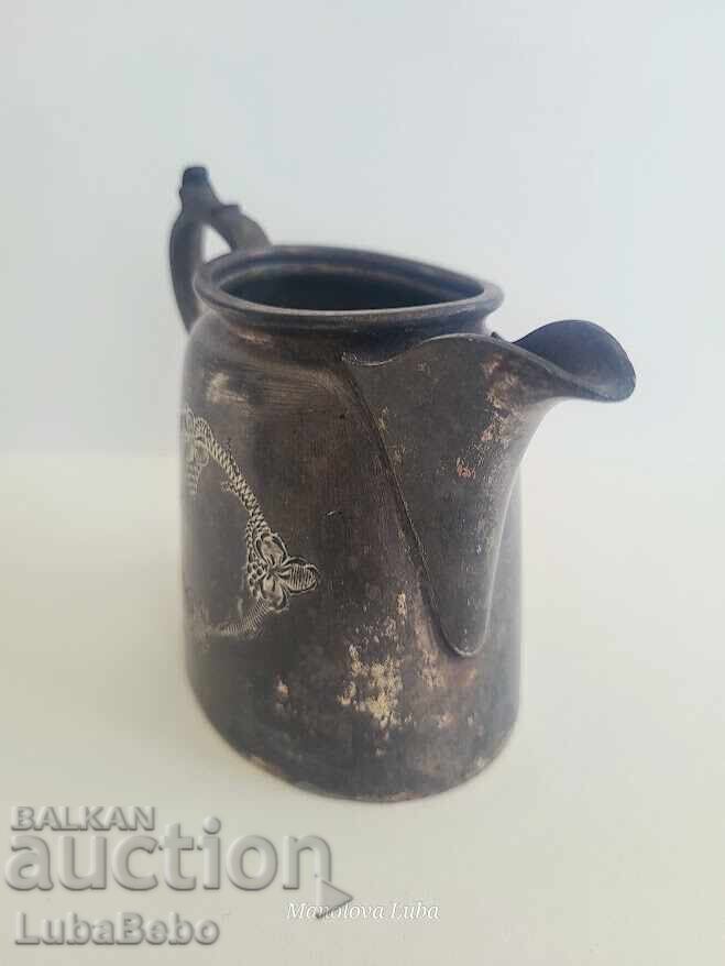 Аукцион Антикварна викторианска посребрена каничка за мляко