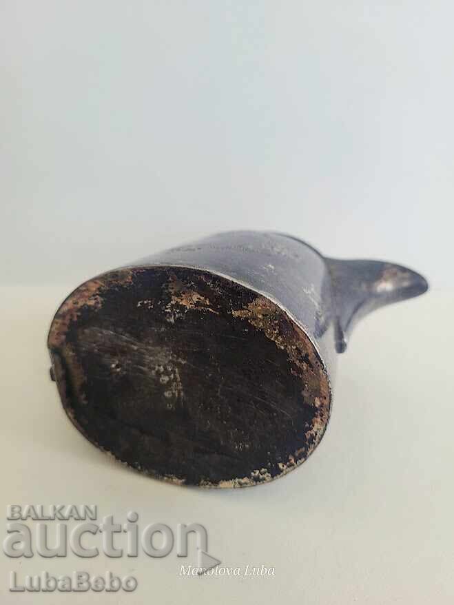 Доставка на Антикварна викторианска посребрена каничка за мляко