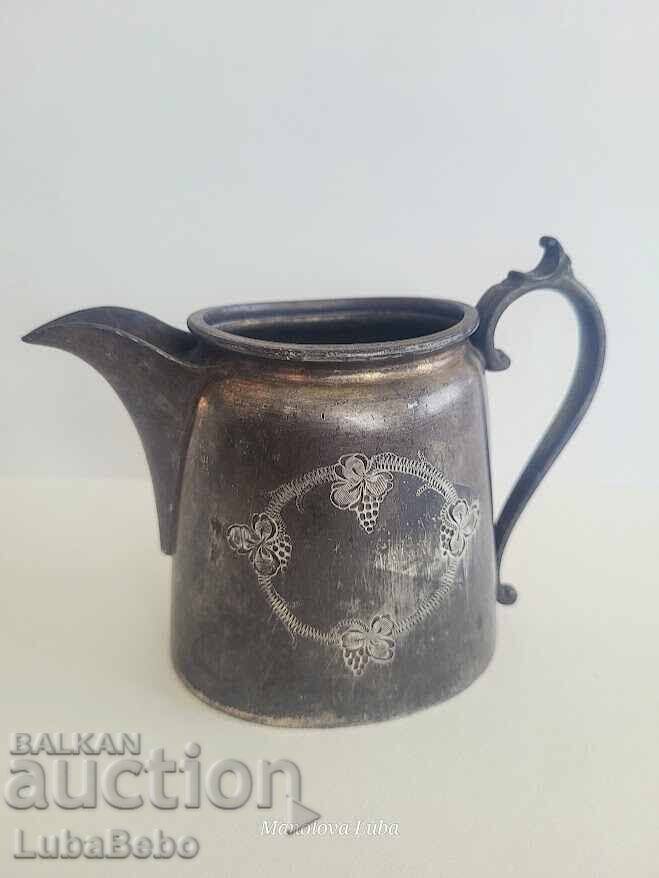 Антикварна викторианска посребрена каничка за мляко