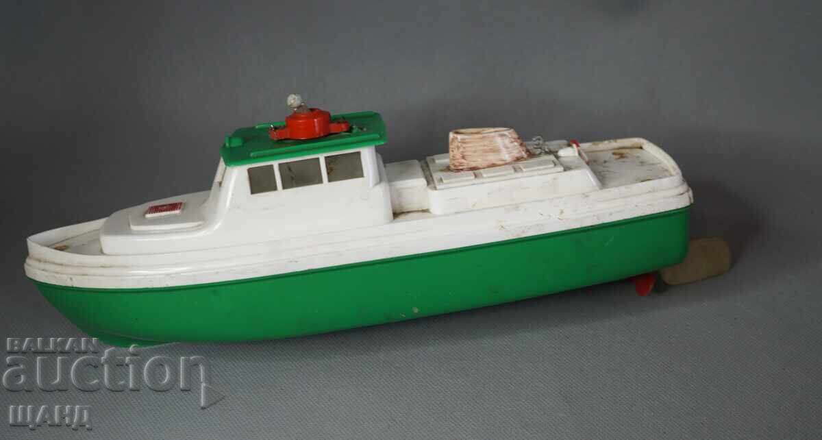 Δημοπρασία Παλιό Γερμανικό Πλαστικό παιχνίδι βάρκα πλοίο με μπαταρίες