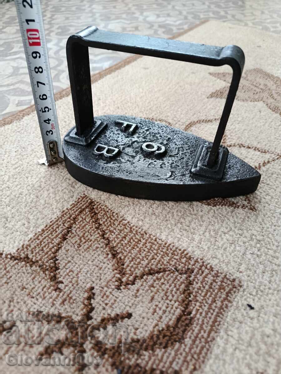 Auction Old cast iron iron Auction Old cast iron iron