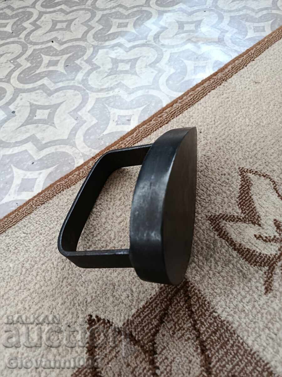 Old cast iron iron with price € 27.00 | 52.81 BGN Old cast iron iron with price € 27.00 | 52.81 BGN
