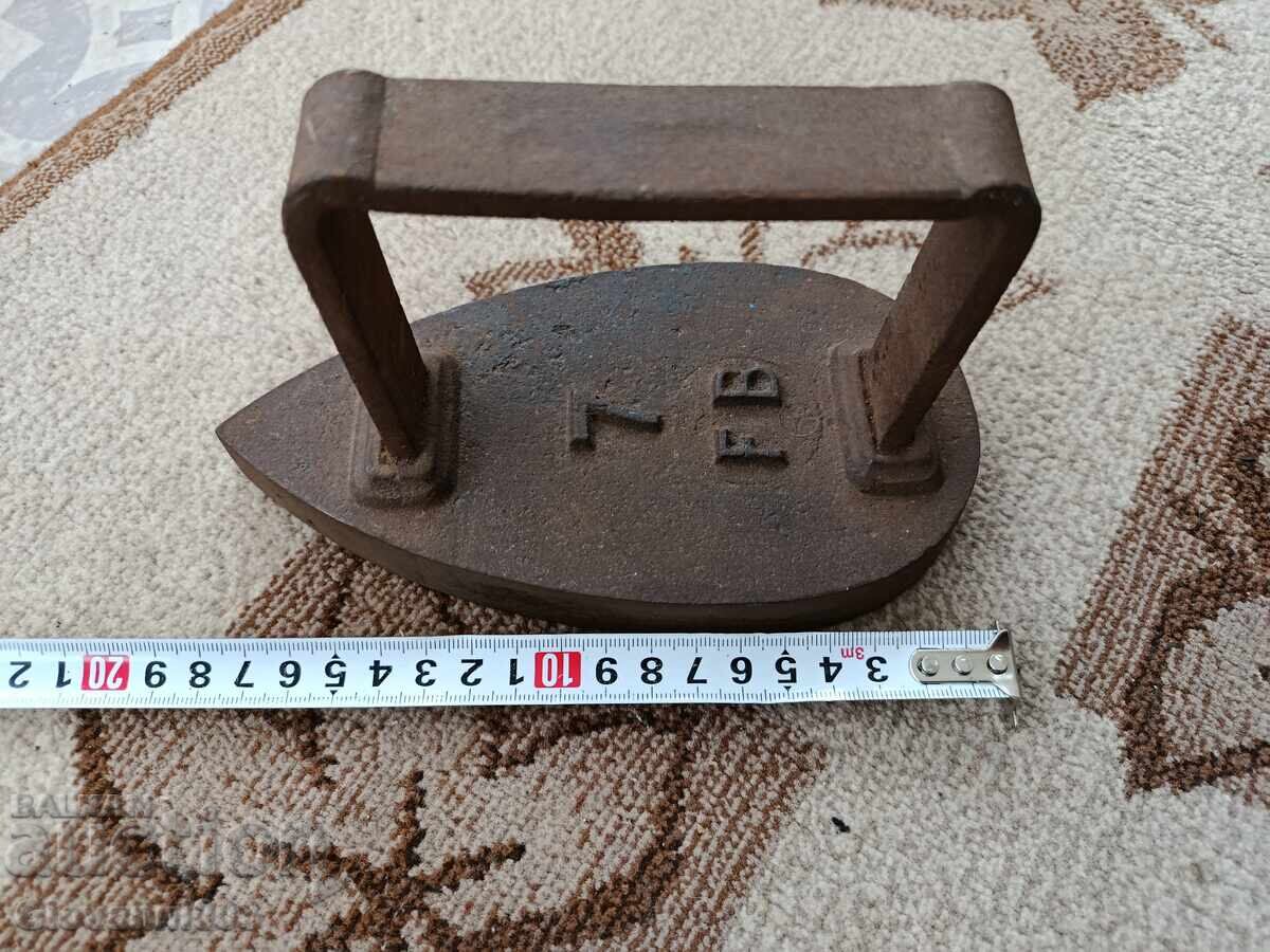 Auction Old cast iron iron Auction Old cast iron iron