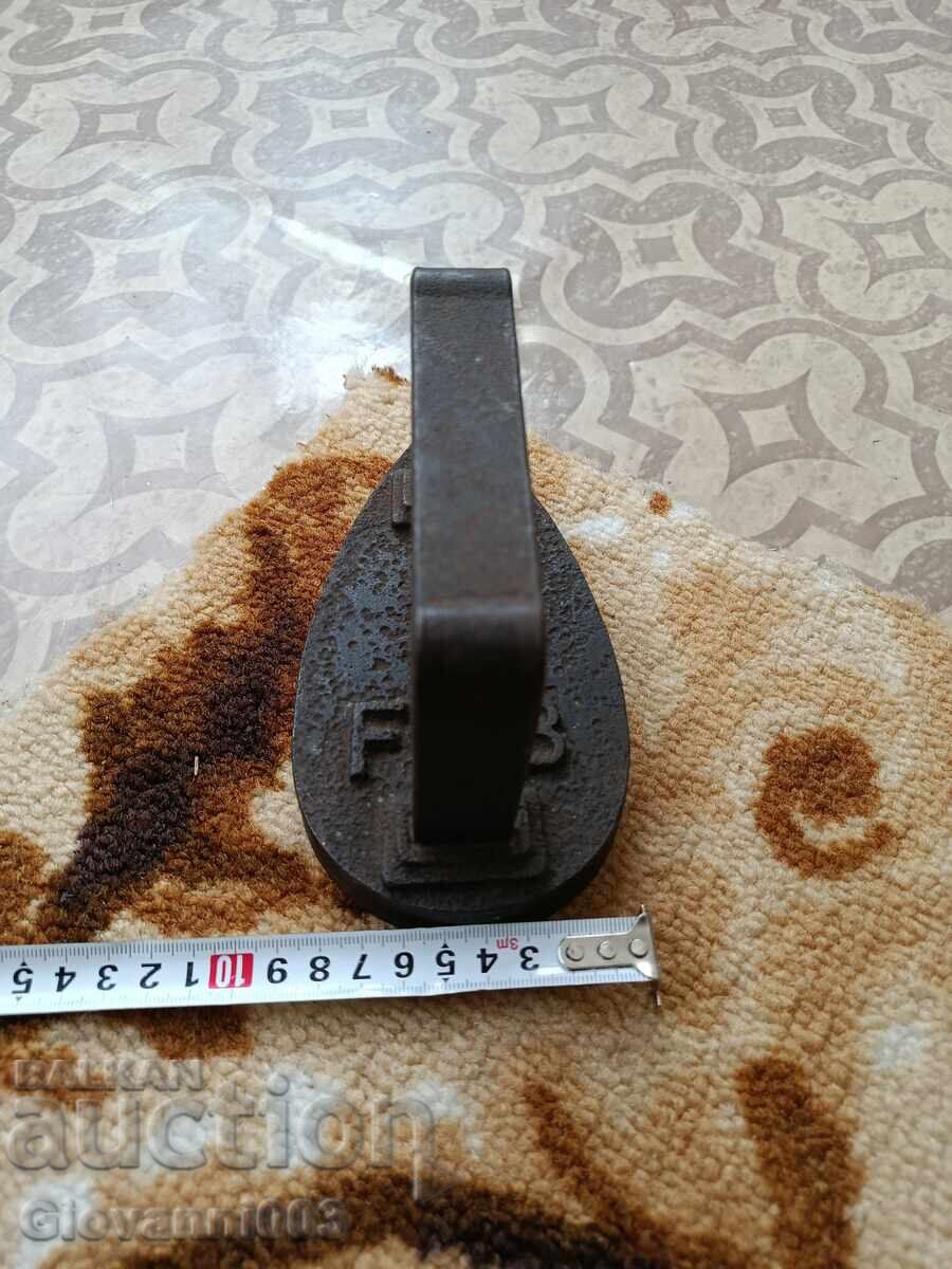 Доставка на Стара ютия Стара чугунена ютия Доставка на Стара ютия Стара чугунена ютия