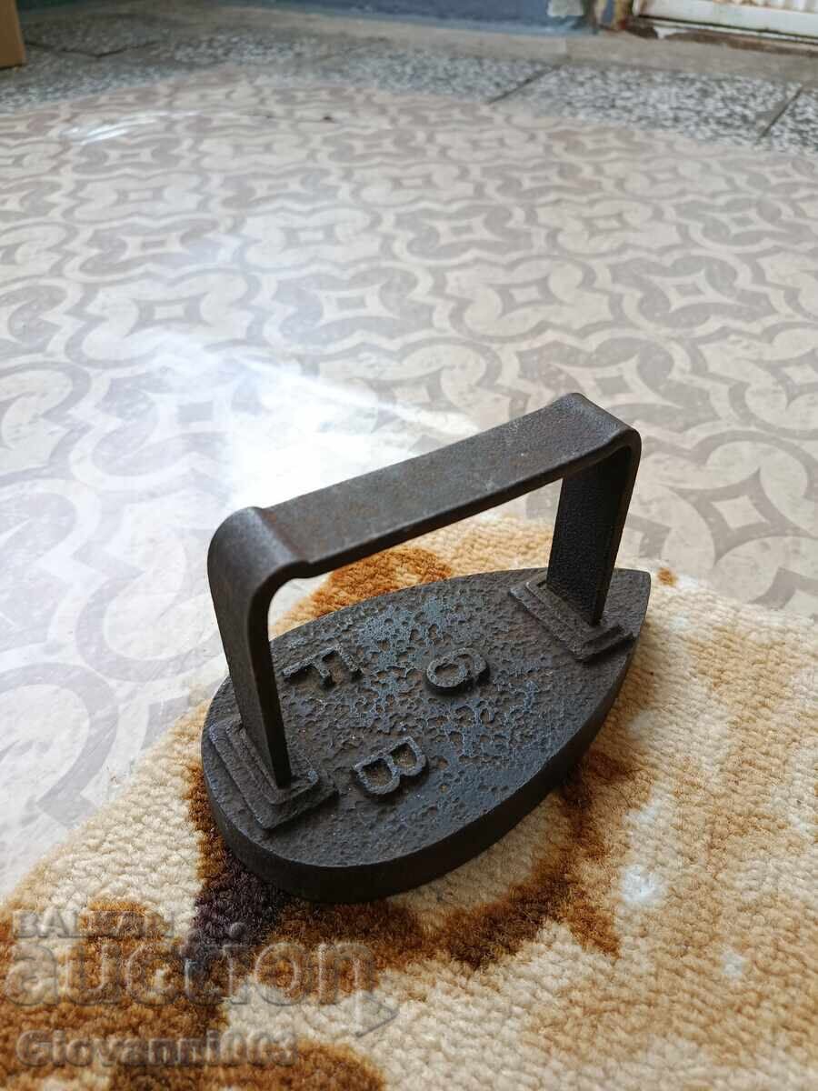 Стара ютия Стара чугунена ютия Стара ютия Стара чугунена ютия