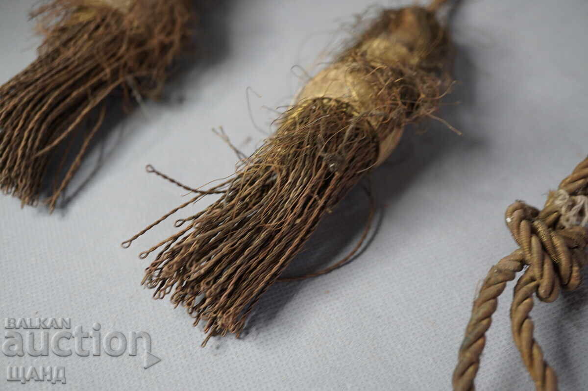 Livrarea Pensule vechi, pensule cu fire metalice aurii Livrarea Pensule vechi, pensule cu fire metalice aurii