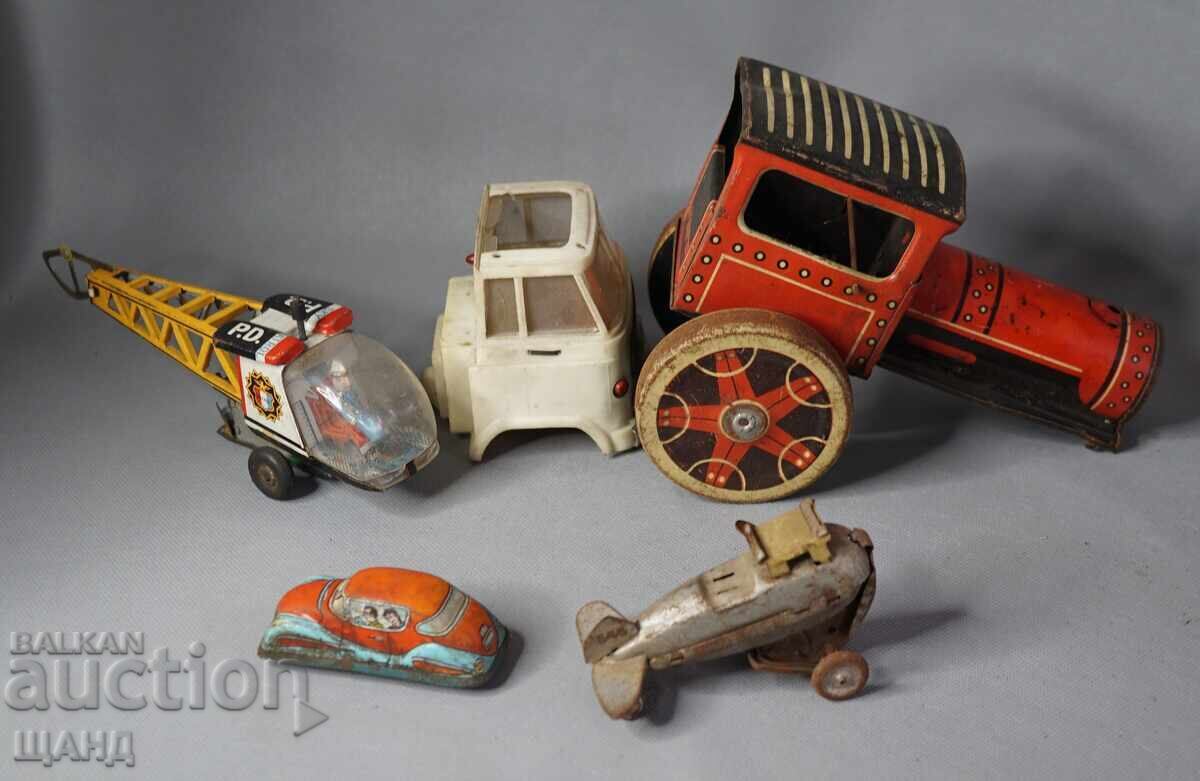 Delivery of LOT OLD METAL TOYS FOR PARTS helicopter, roller, cabin