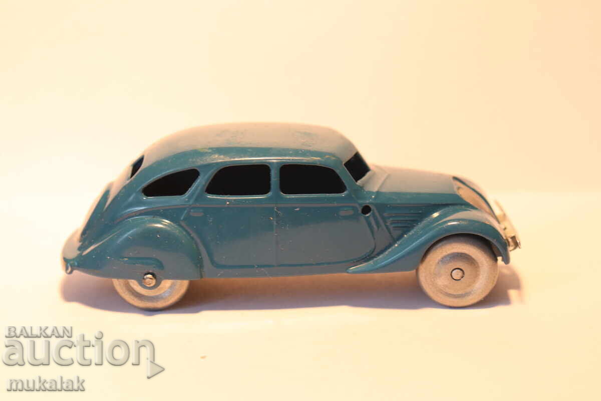 Livrarea DINKY TOYS PEUGEOT 402 MODEL MAȘINUȚĂ