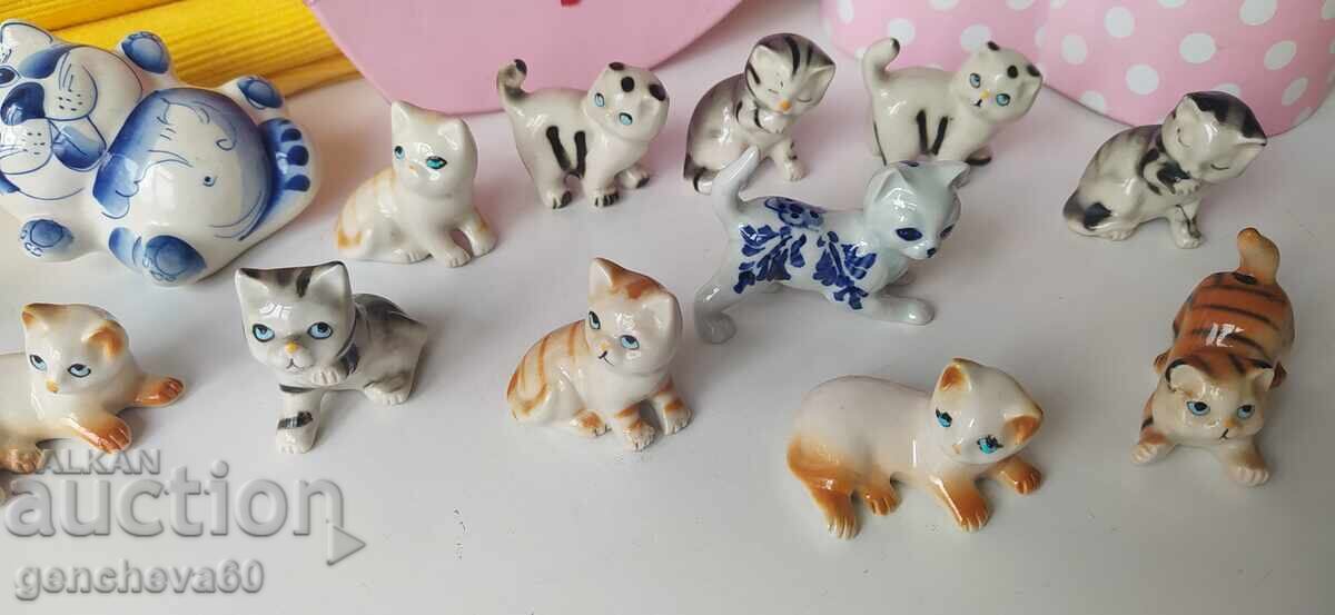 Licitație LOT Colecție de 13 pisici din porțelan