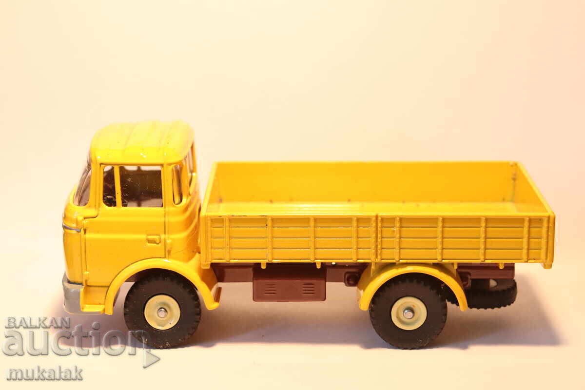 DINKY TOYS BERLIET GAK MODEL CAR