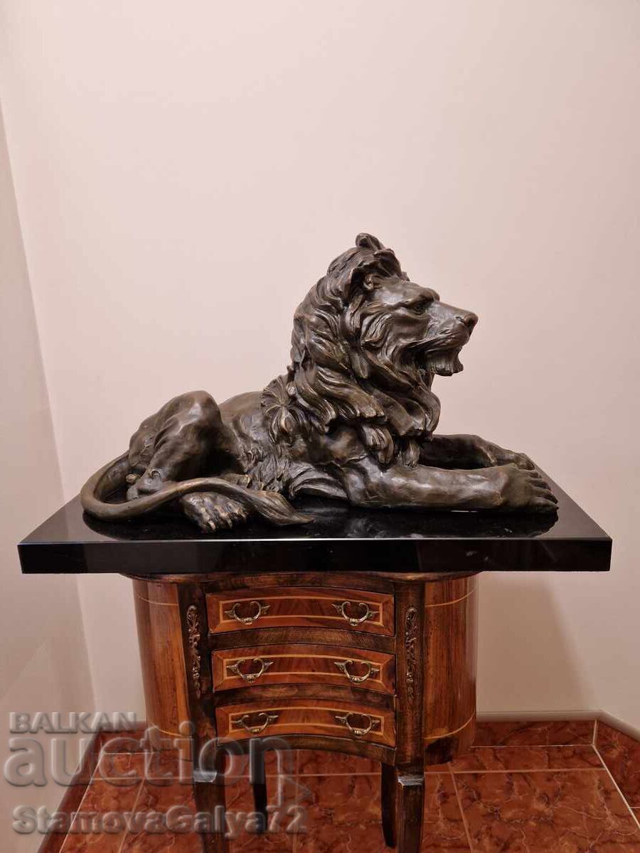 O statuetă unică din bronz francez antic