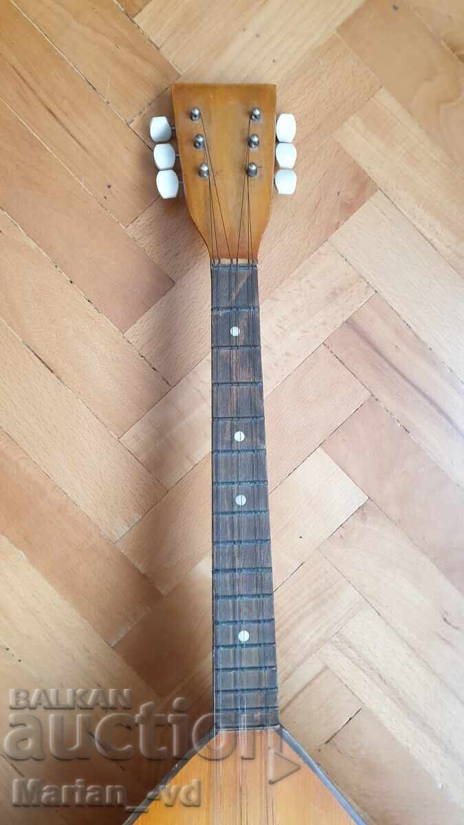 Παράδοση Έγχορδο μουσικό όργανο - Μπαλαλάικα