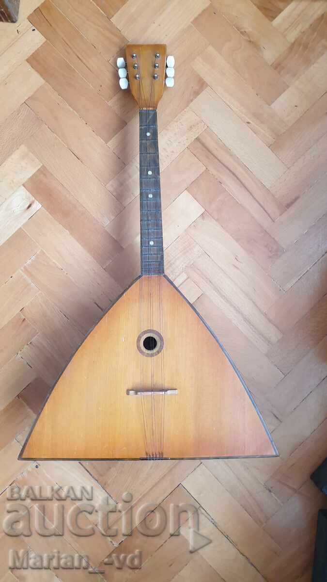 Έγχορδο μουσικό όργανο - Μπαλαλάικα