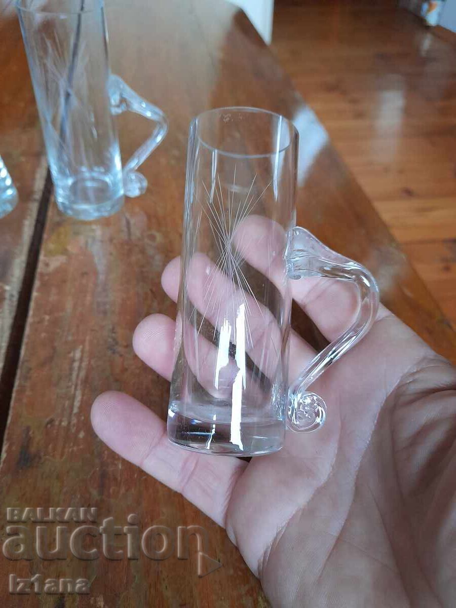 Παλιά γυάλινα ποτήρια με τιμή € 33.00 | 64.54 BGN