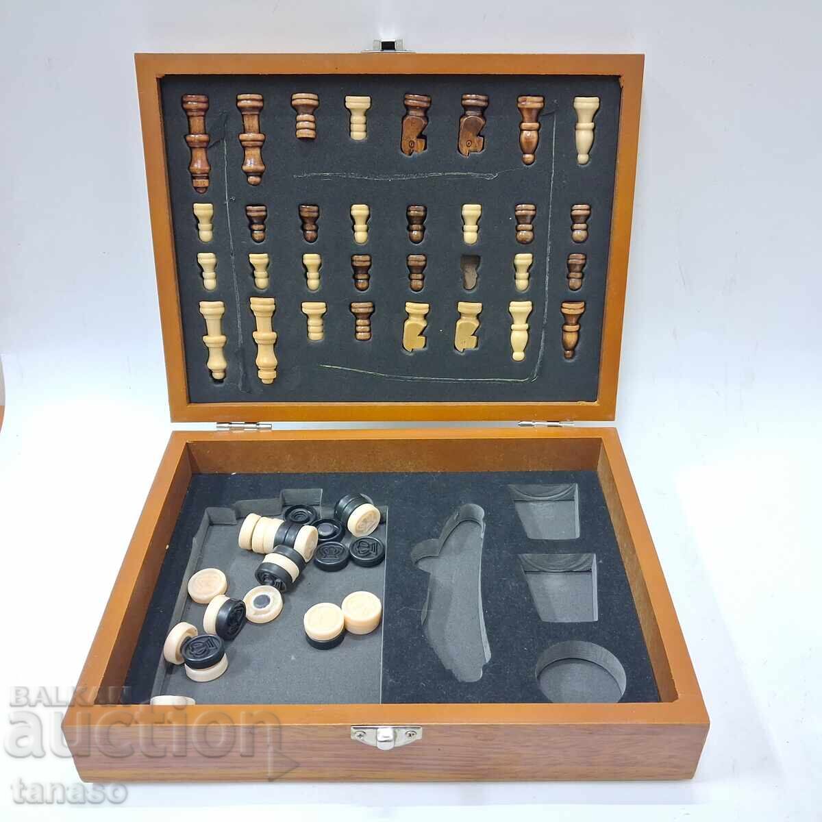 Set de joc pliabil din lemn - șah și dame cu preț € 15.00 | 29.34 BGN