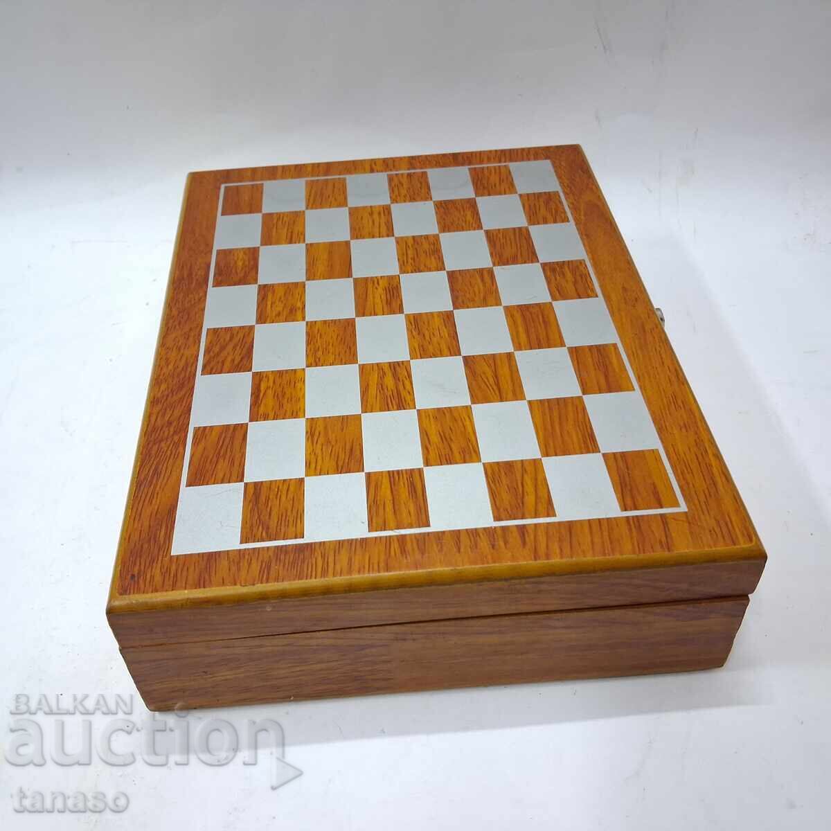 Set de joc pliabil din lemn - șah și dame - 5