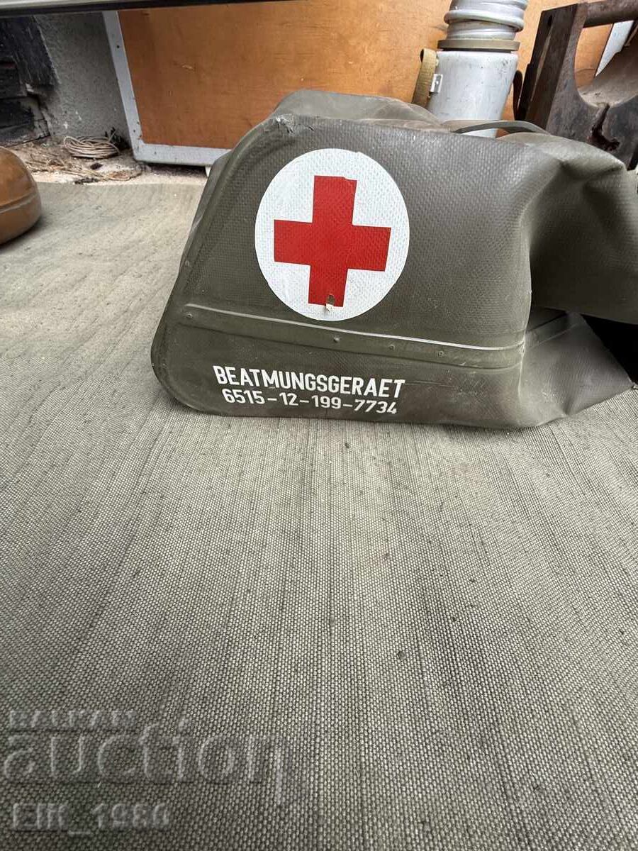 Trusă medicală militară germană cu preț € 50.00 | 97.79 BGN Trusă medicală militară germană cu preț € 50.00 | 97.79 BGN