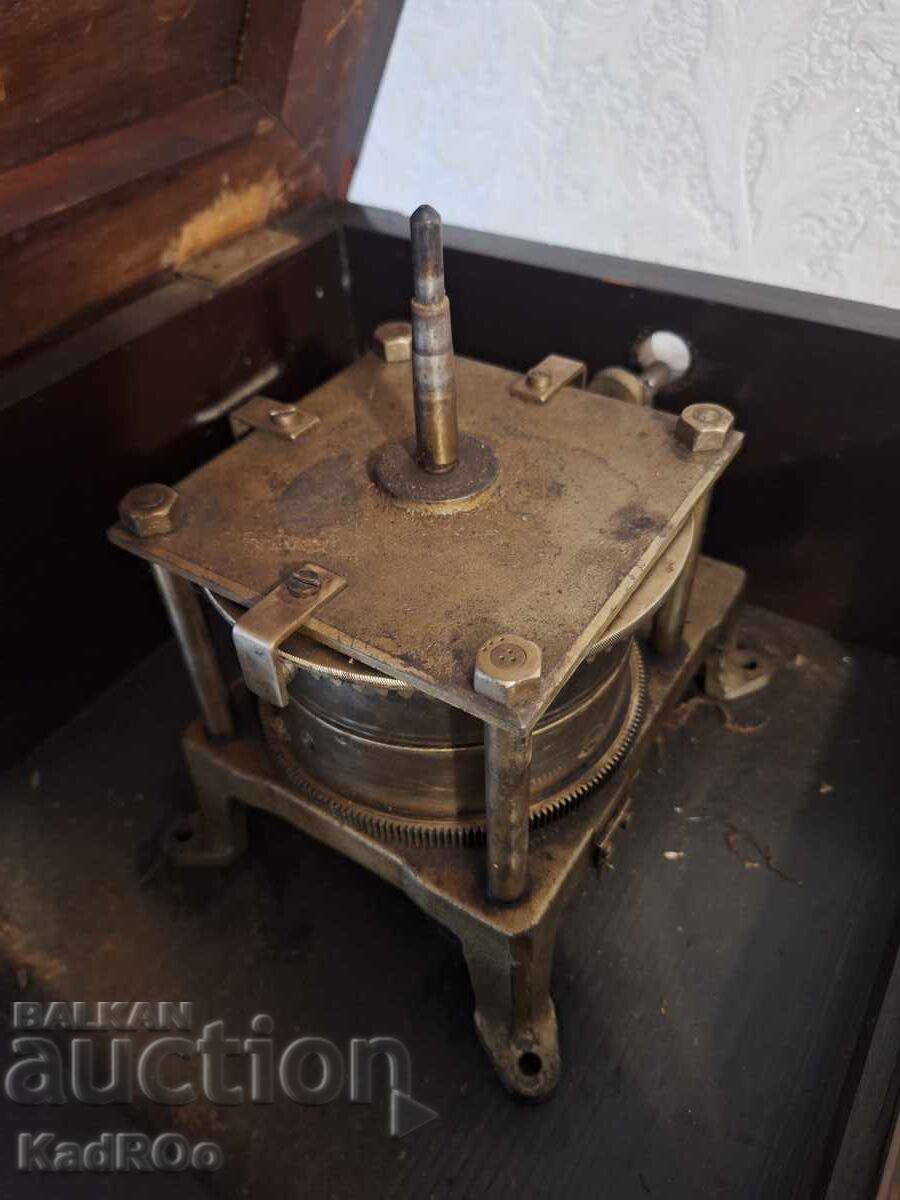 Грамофон с цена € 200.00 | 391.17 лв.