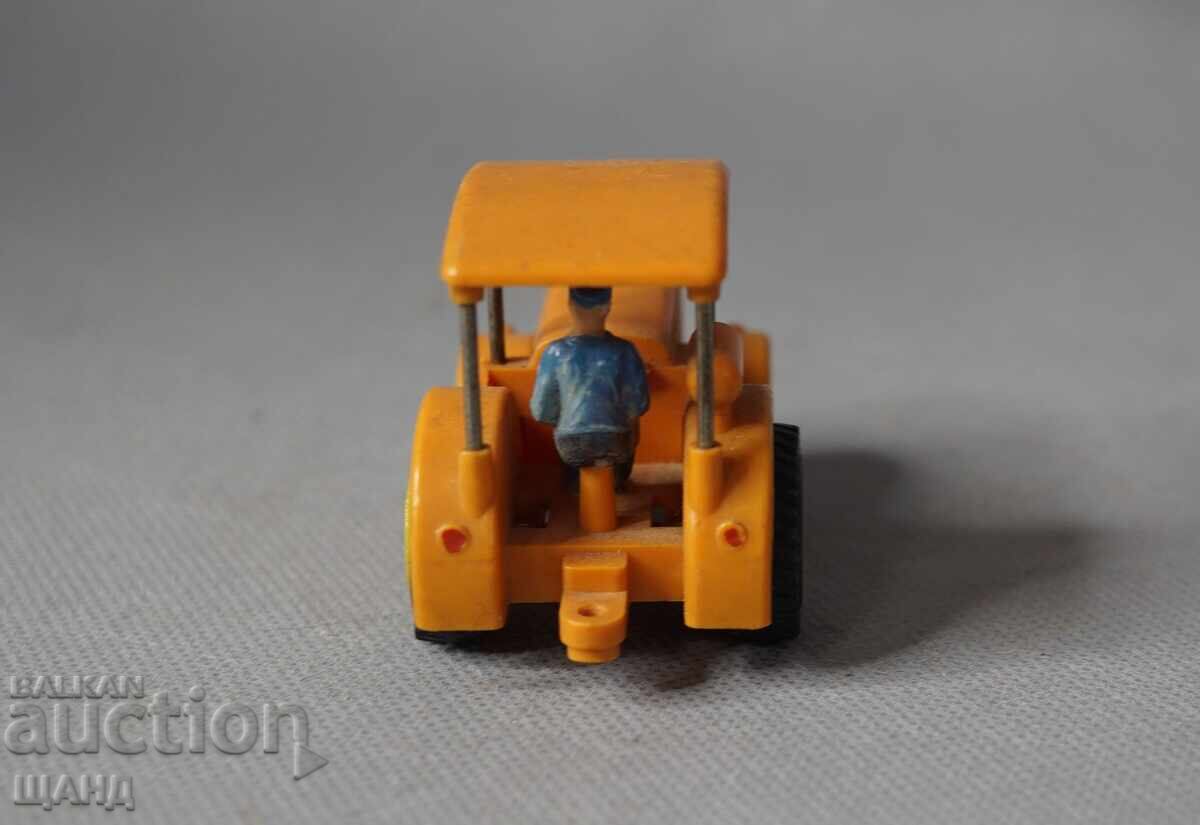 Аукцион Стара Немска Пластмасоваиграчка модел трактор с тракторист