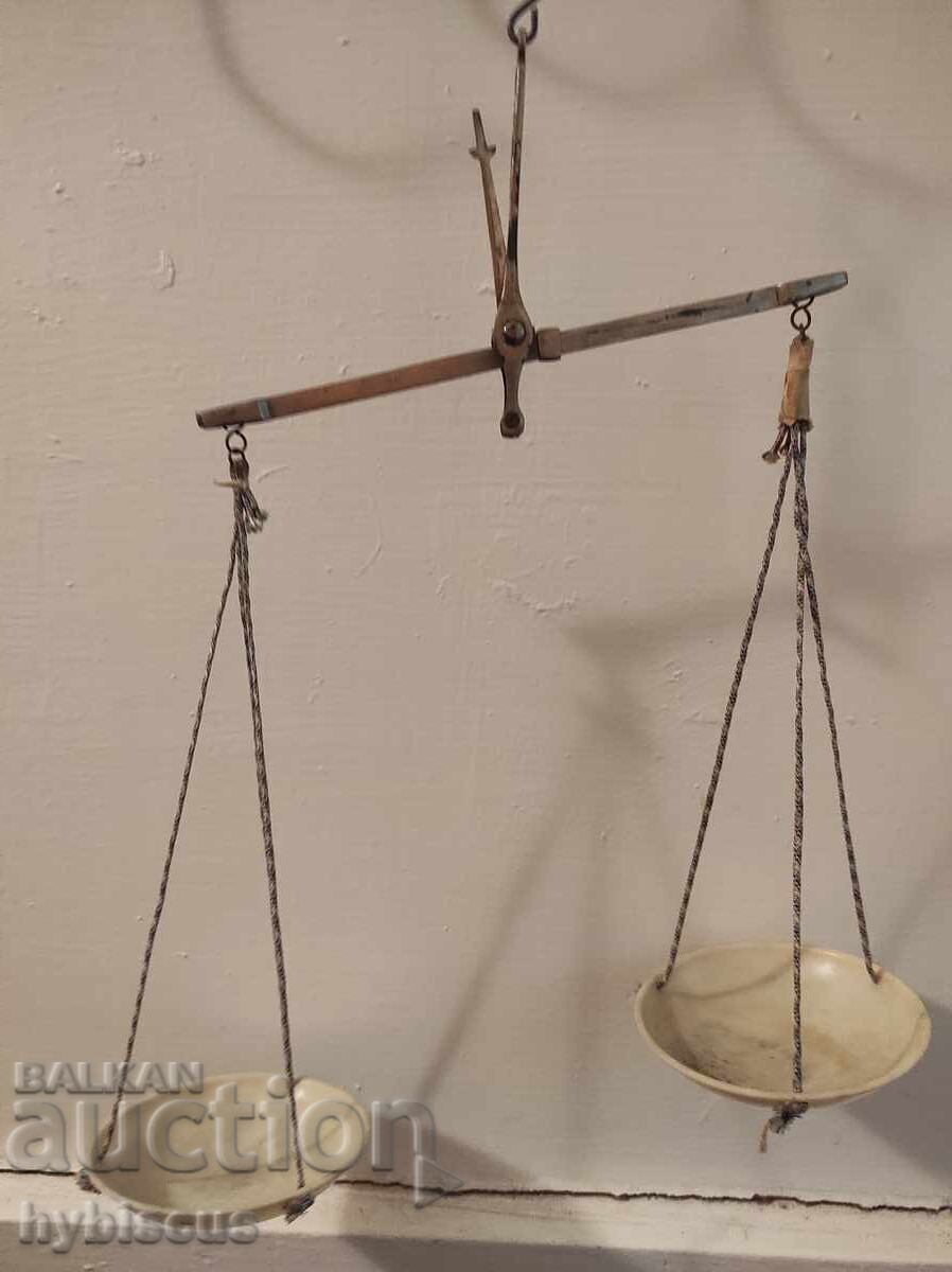 Cântar farmaceutic antic