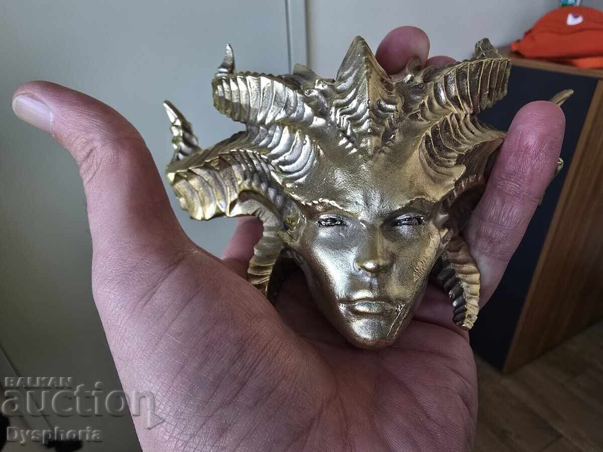 Licitație Elegantă replică a eroinei Lilith